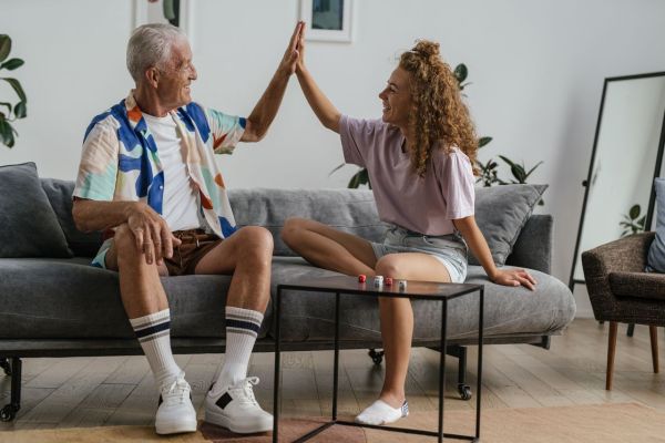 Quelles sont les clés pour une cohabitation harmonieuse entre jeunes et seniors?
